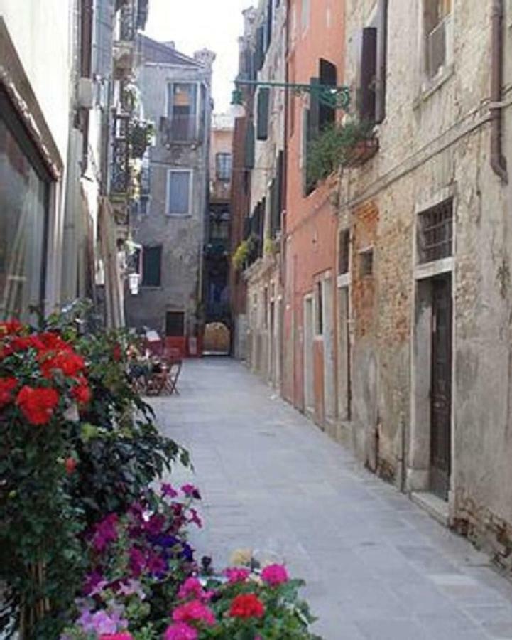 Ca' San Silvestro 2 Terrazze Nel Cuore Di Venezia Exterior photo